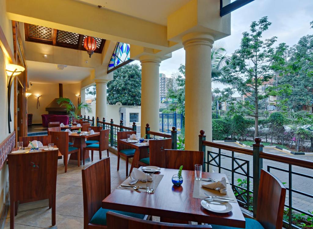 Restaurace v ubytování The Heron By Sarovar Portico India