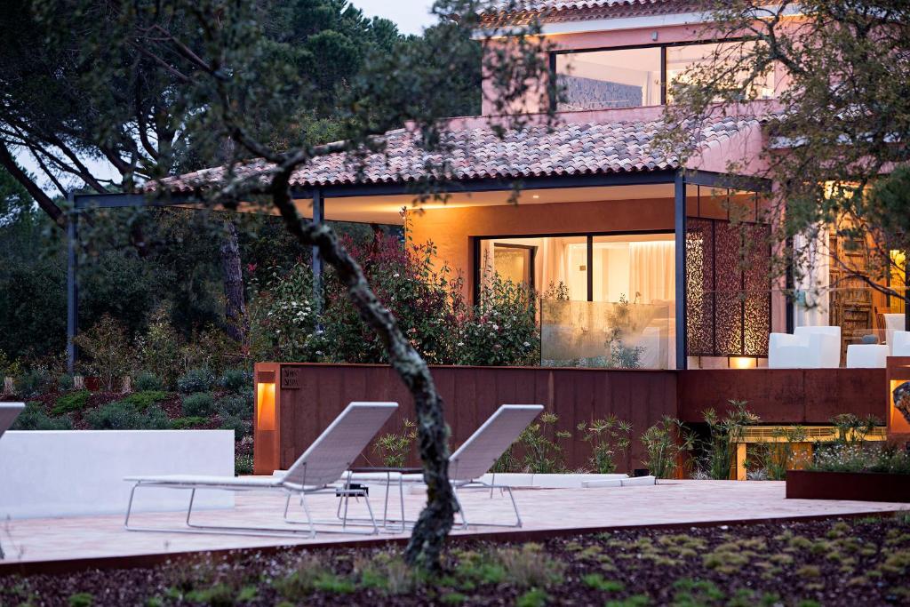 Um jardim em Sublime Comporta Country Retreat & SPA