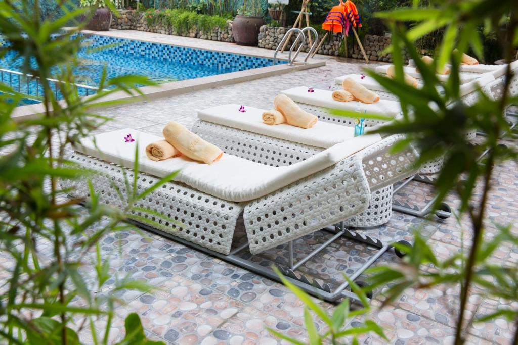 Hồ bơi trong/gần Galina Hotel & Spa