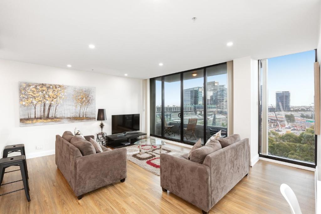 Waterfront Melbourne Apartments - Two-Bedroom, Two-Bathroom Apartment With City View