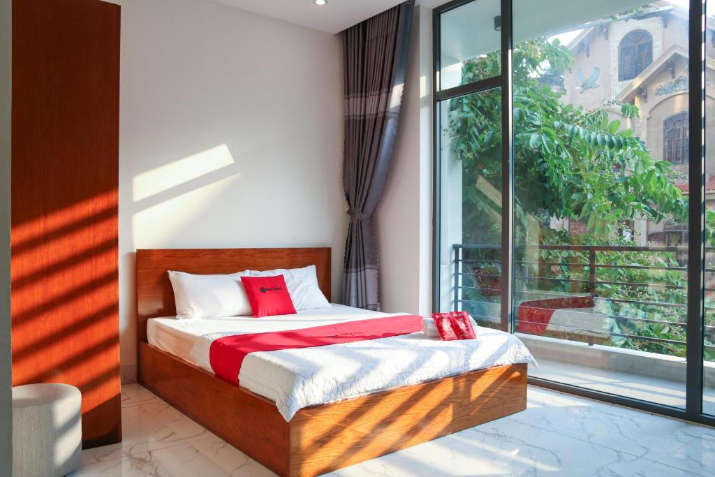 RedDoorz H'hen Hotel