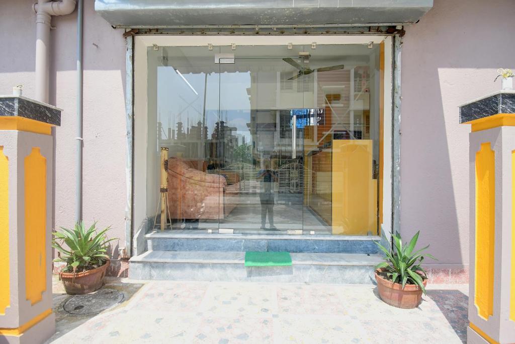 Exteriér nebo vchod ubytování FabExpress Amar Raj Villa - Nr Eco Park