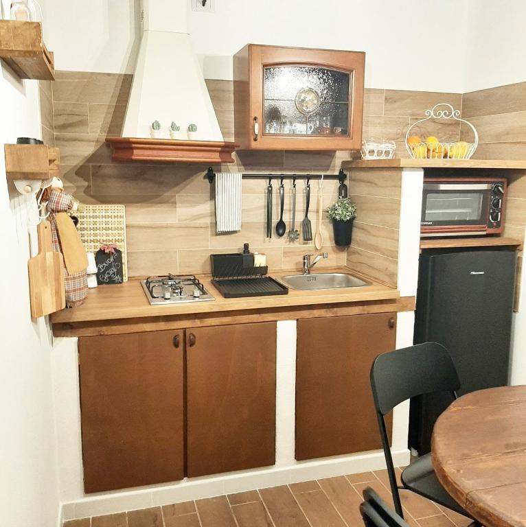 a small kitchen with a sink and a stove at Stè Sweet home M&A in Scanzano
