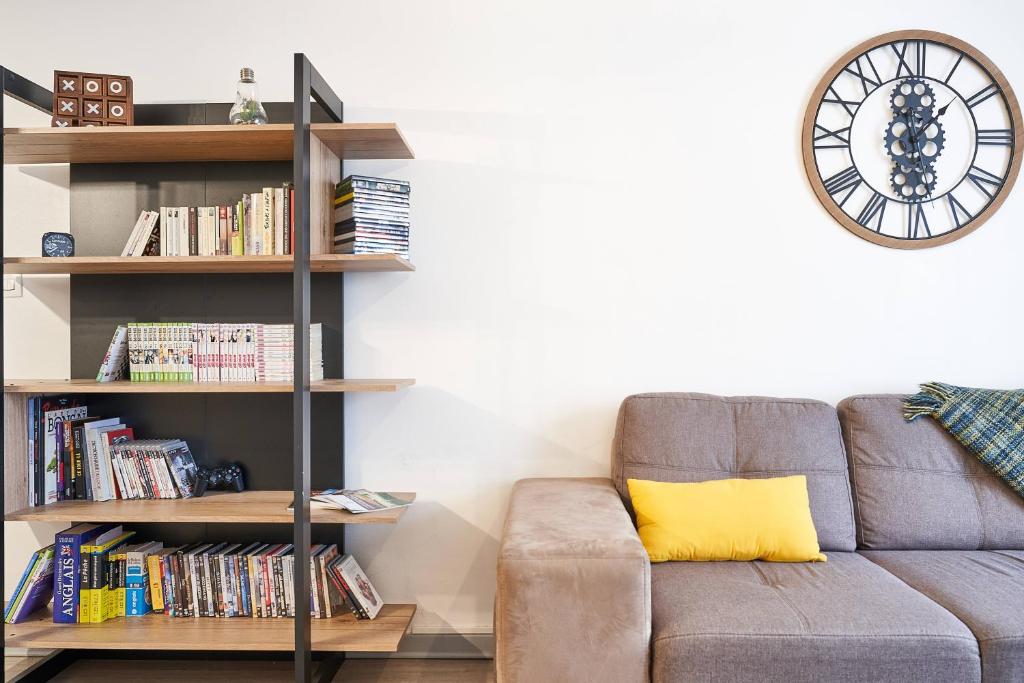 Knihovna v apartmánu
