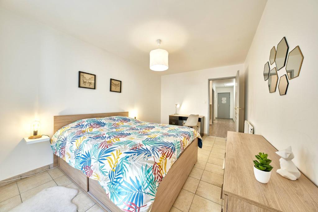 Postel nebo postele na pokoji v ubytování OFFRE SPECIALE Centre Verdun - Idéal Famille - Le Châtelois