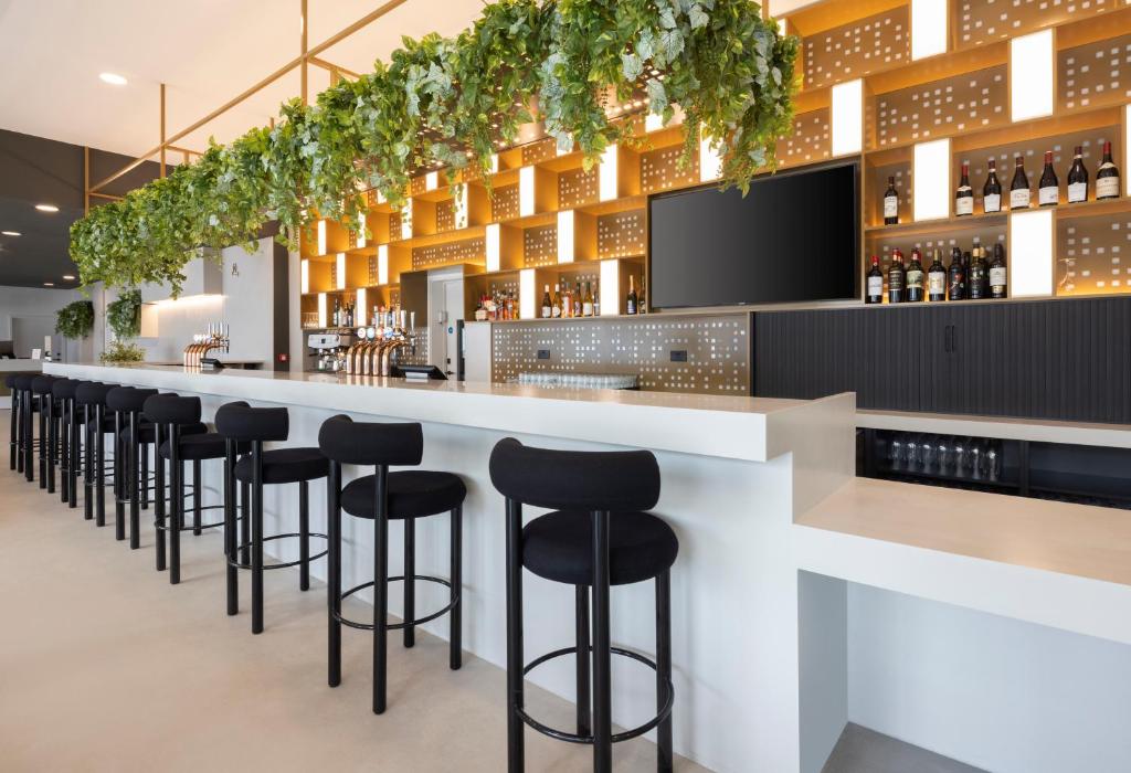 Lounge nebo bar v ubytování Leonardo Hotel Manchester Piccadilly