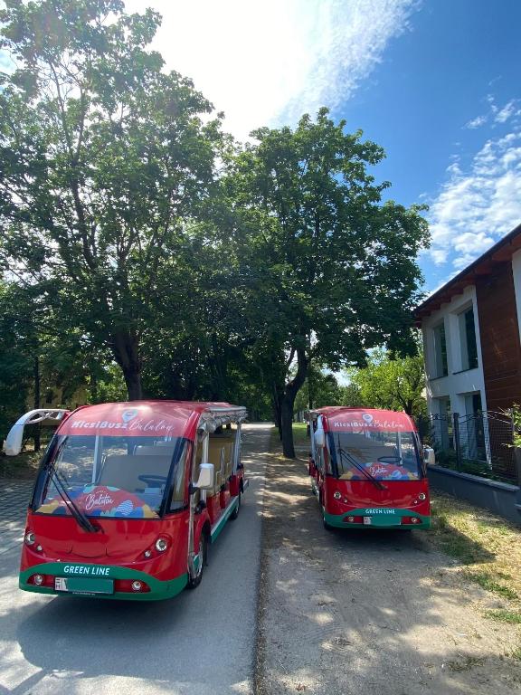 Zdjęcie z galerii obiektu BIKE & FUN Apartments - Balatonakarattya w mieście Balatonakarattya