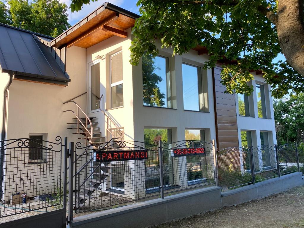 Budynek, w którym mieści się apartament