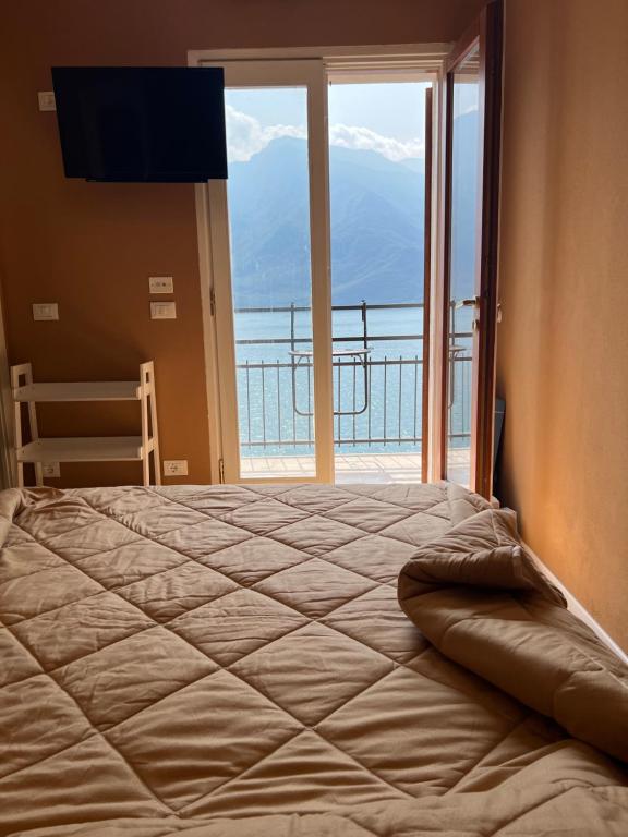 A bed or beds in a room at Villa Castello only room