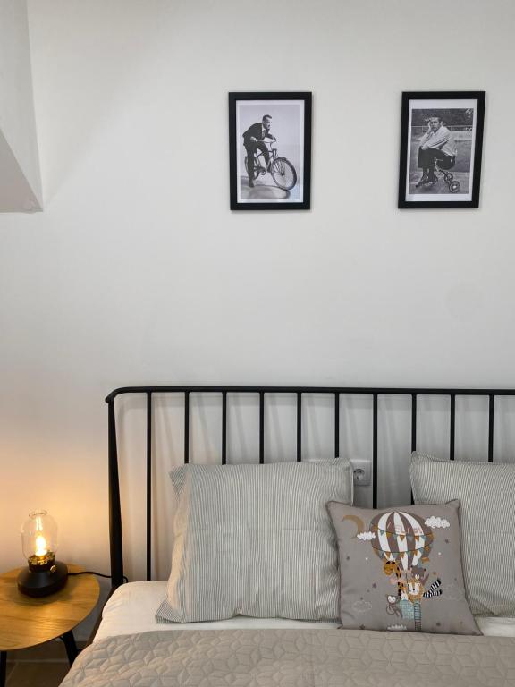 Łóżko lub łóżka w pokoju w obiekcie BIKE & FUN Apartments - Balatonakarattya
