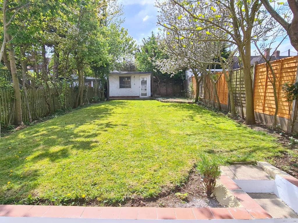 Lovely two bedroom flat with private garden and parking