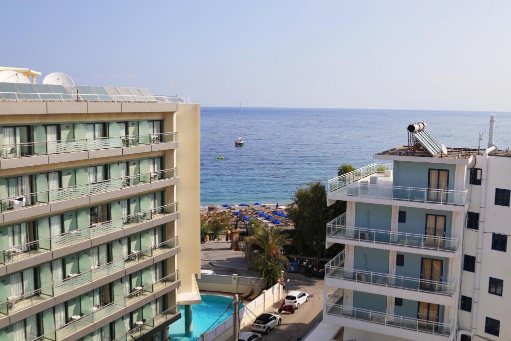 Nespecifikovaný výhled na moře nebo výhled na moře při pohledu z hotelu