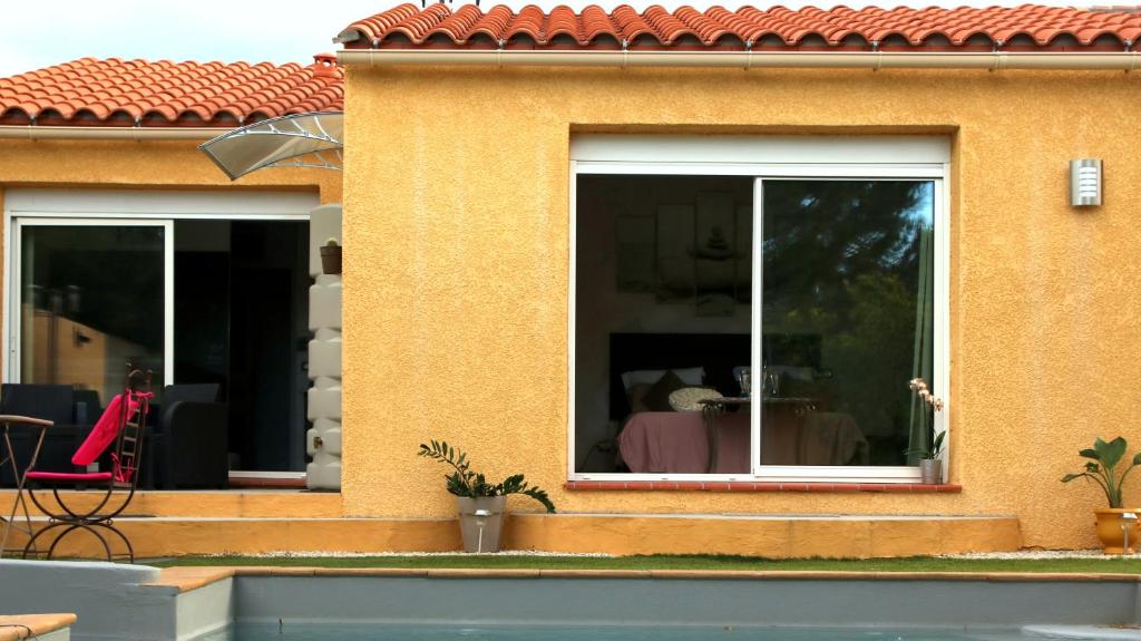 Balkon lub taras w obiekcie SUITE SPA PRIVATIF 66 Nord de Perpignan