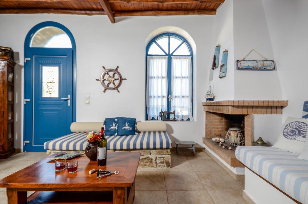 A seating area at Naxos Pantheon House Panoramic View