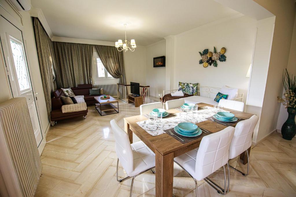 A seating area at Stefania's Home