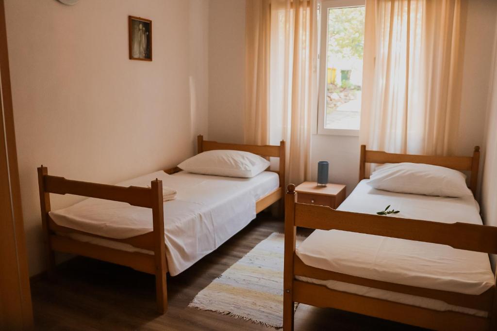 Posteľ alebo postele v izbe v ubytovaní Apartmani Rafaela