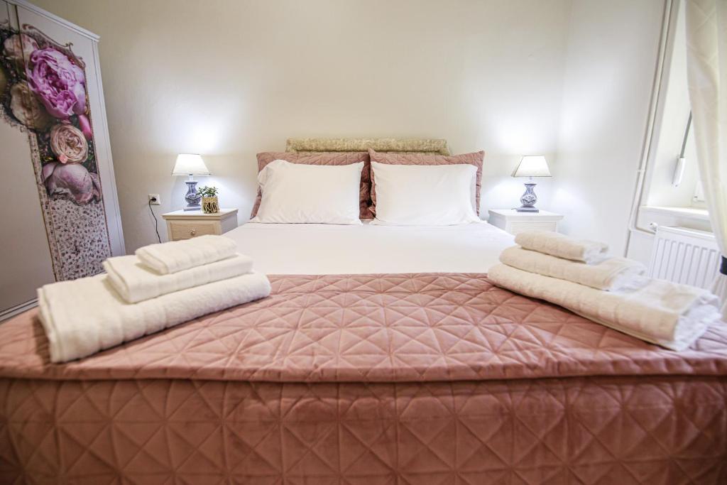 A bed or beds in a room at Stefania's Home