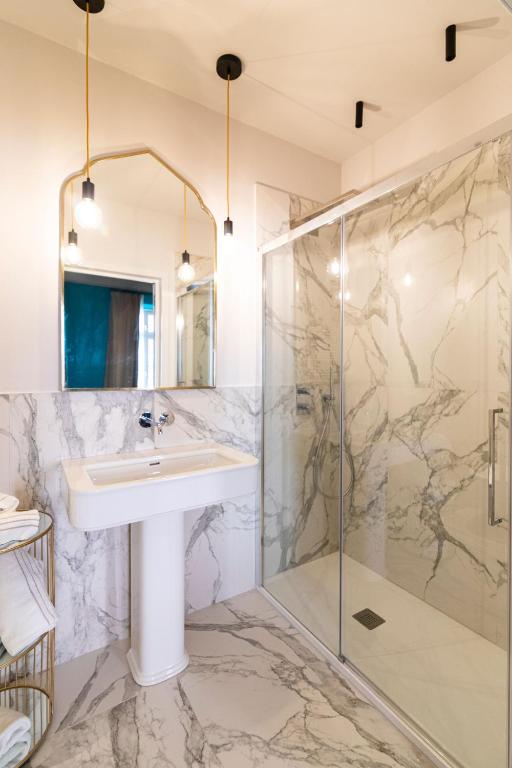 Palazzo Fauzone Relais & Spa - Deluxe Double Room With Extra Bed