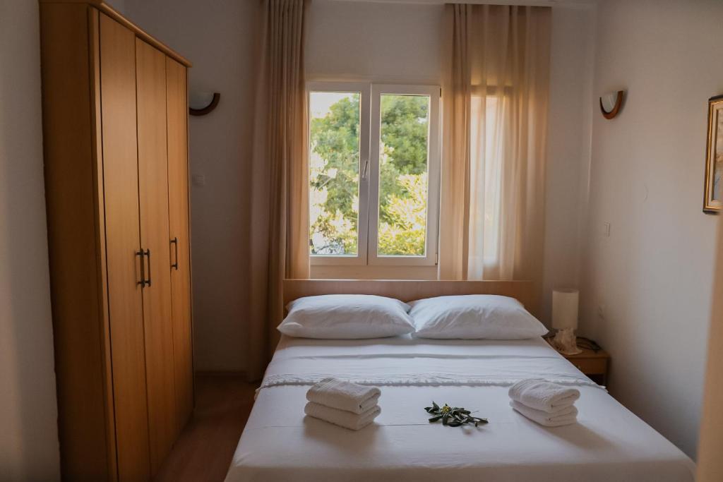 Posteľ alebo postele v izbe v ubytovaní Apartmani Rafaela