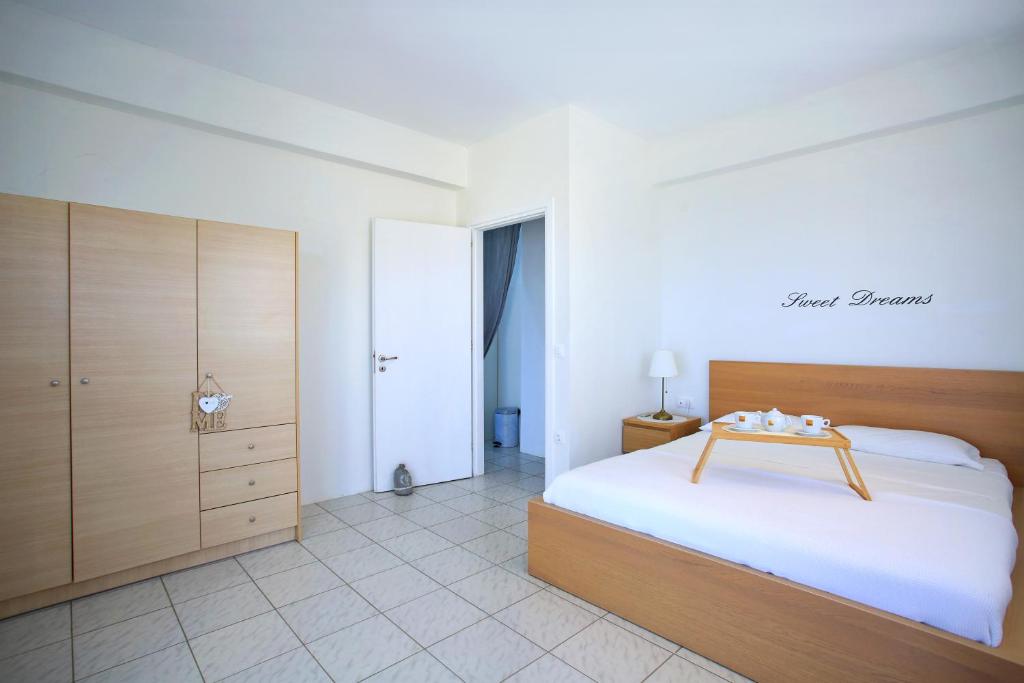 Posteľ alebo postele v izbe v ubytovaní Villa With 180 degree Sea View - Sleeps 2-6