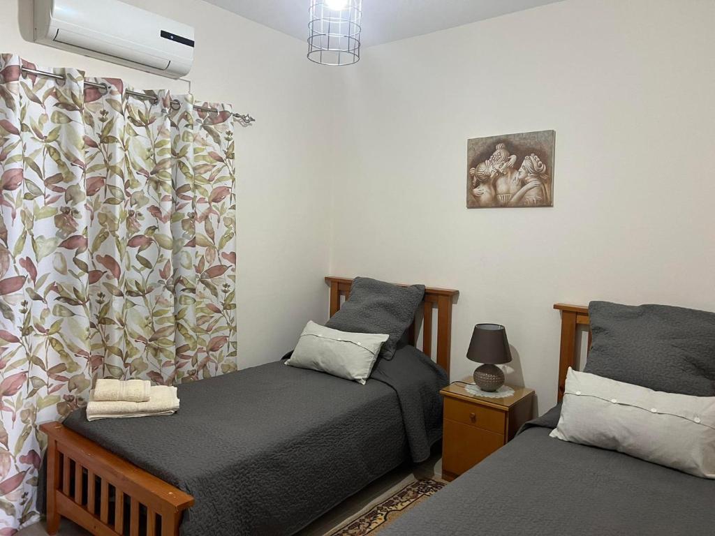 Un ou plusieurs lits dans un hébergement de l'établissement Ikaria Village Maisonette 10