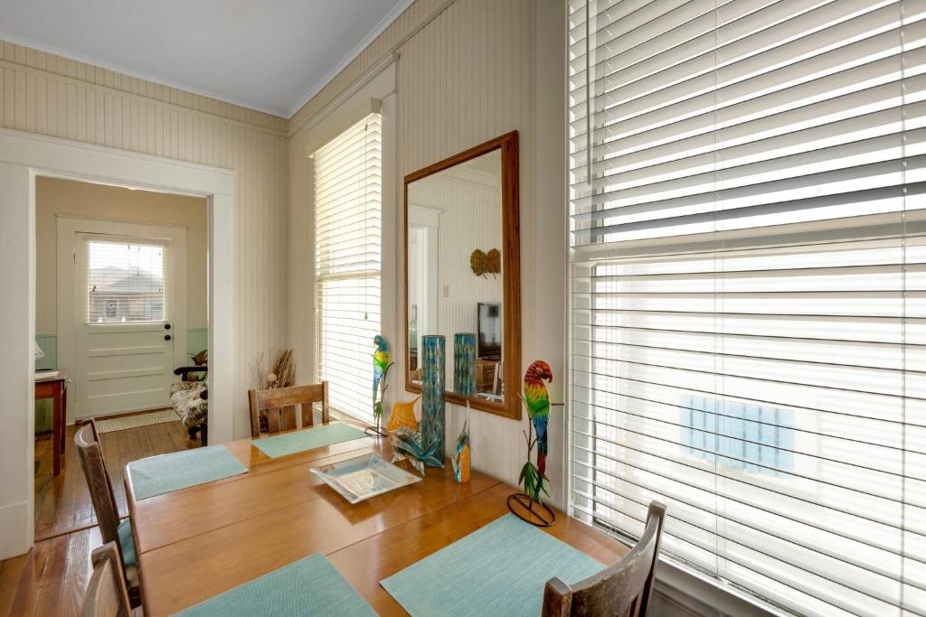 Fotografia z galérie ubytovania Lazy Days Cottage - Amazing Views and Great Location! home v destinácii Galveston