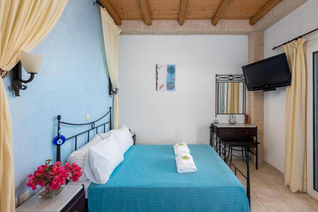 Postel nebo postele na pokoji v ubytování Agnanti Beach Apartments