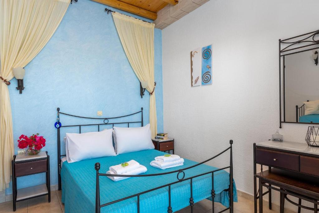 Postel nebo postele na pokoji v ubytování Agnanti Beach Apartments