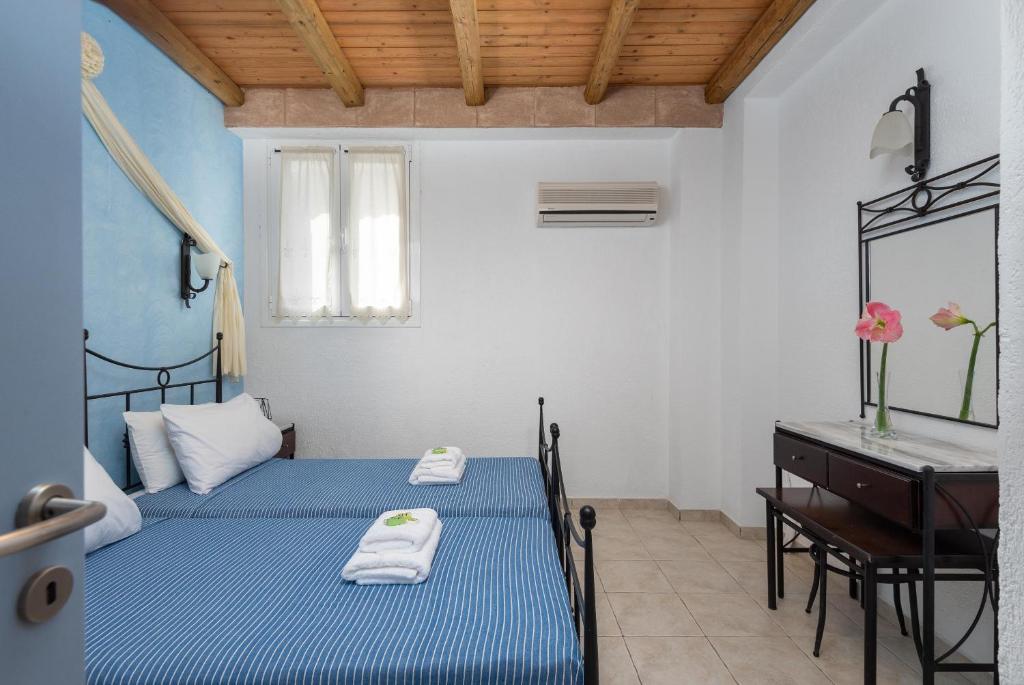 Postel nebo postele na pokoji v ubytování Agnanti Beach Apartments