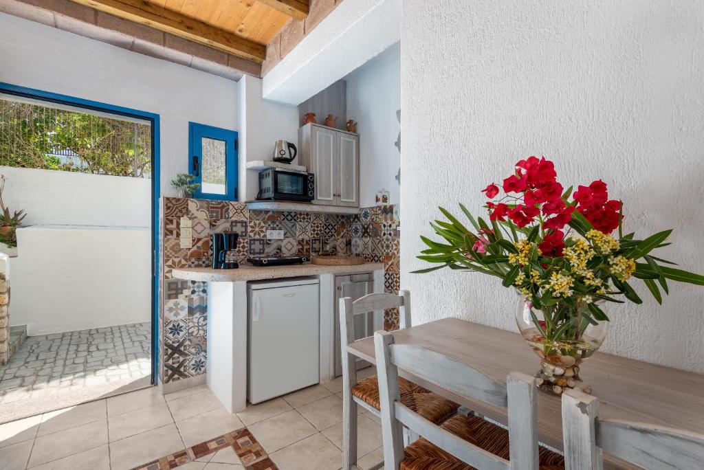 Kuchyň nebo kuchyňský kout v ubytování Agnanti Beach Apartments
