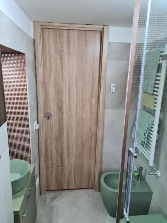 A bathroom at Nuovissimo appartamento Foce Mare