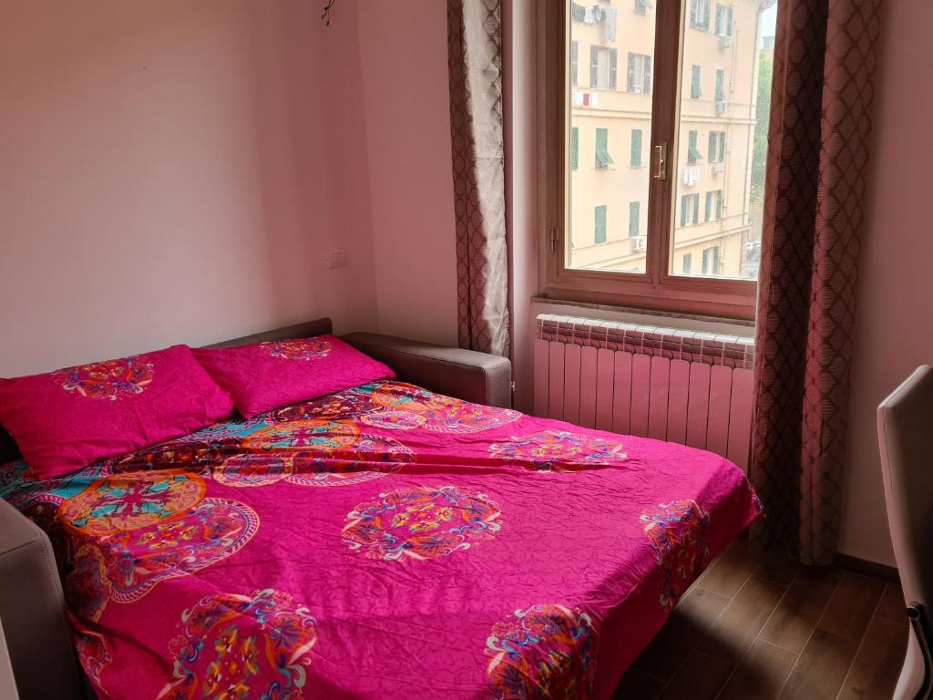 A bed or beds in a room at Nuovissimo appartamento Foce Mare