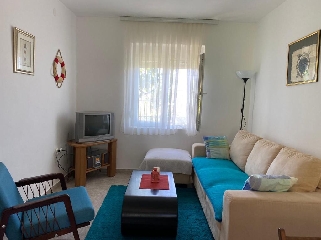 Apartman LUCIJA, dostupan 7 NOCENJA OD SUBOTE DO SUBOTE, AVAIBLE FOR RENT 7  NIGHTS FROM SATURDAY untill SATURDAY, Sutomore – Updated 2022 Prices