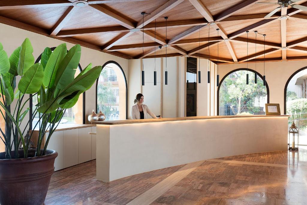 El vestíbulo o zona de recepción de Luna Park Hotel Yoga & Spa
