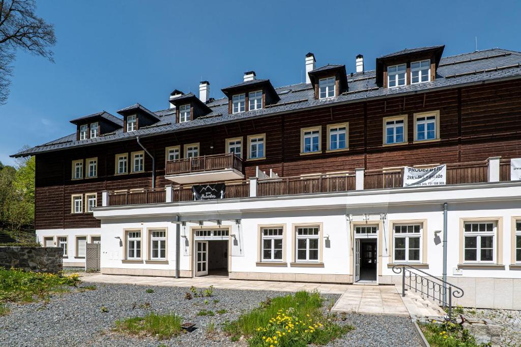 Budova, kde se aparthotel nachází