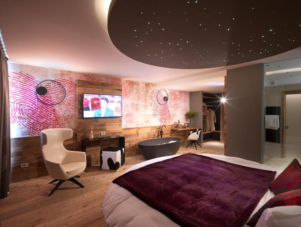 Televízia a/alebo spoločenská miestnosť v ubytovaní RESORT VALFORMICA