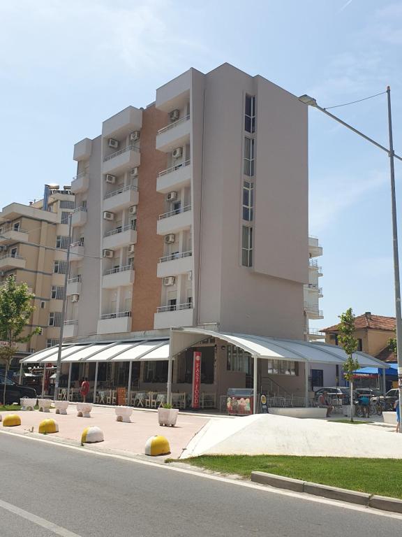 Vila Tirona - Imazhi 1