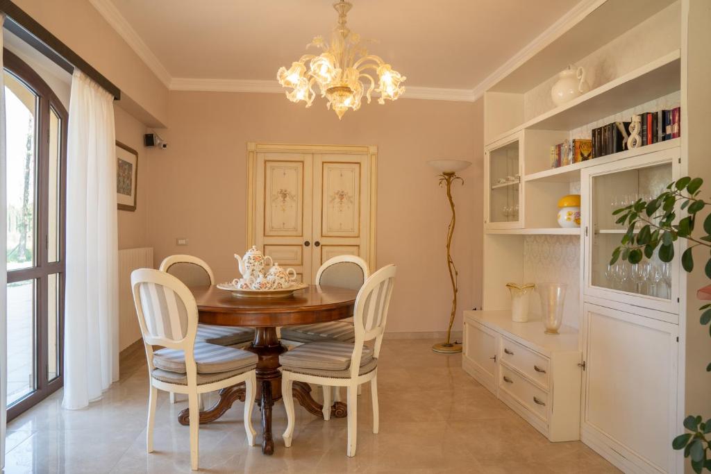 Posezení v ubytování Il Castellaccio Bed & Breakfast