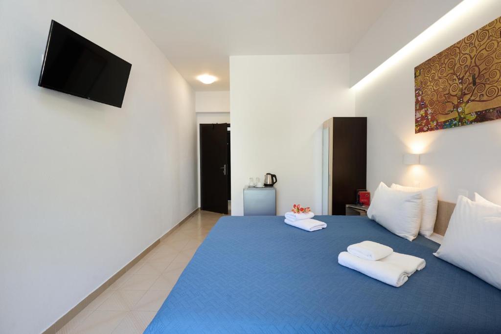 Postel nebo postele na pokoji v ubytování Afroditi Hotel
