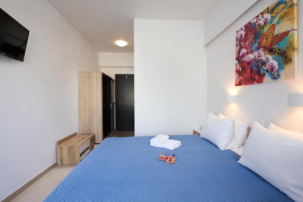 Postel nebo postele na pokoji v ubytování Afroditi Hotel