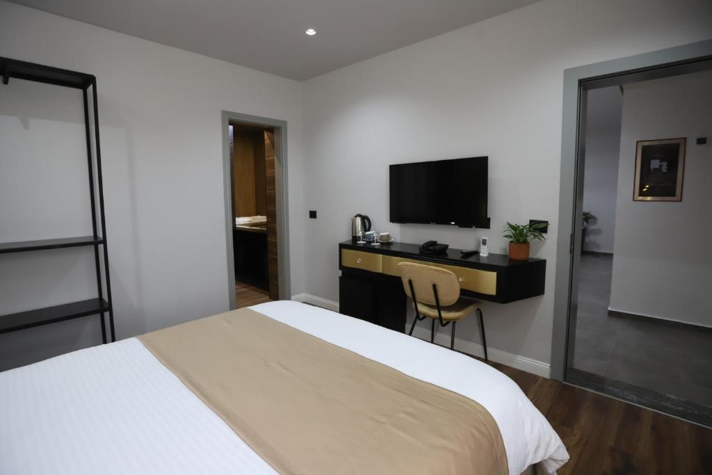 TV a/nebo společenská místnost v ubytování Imperator Hotel