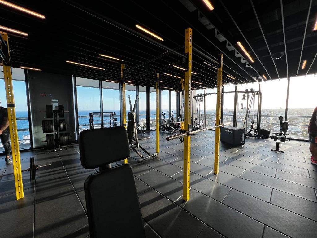 Fitness centrum a/nebo fitness zařízení v ubytování Luxury Private Apartments - Limassol