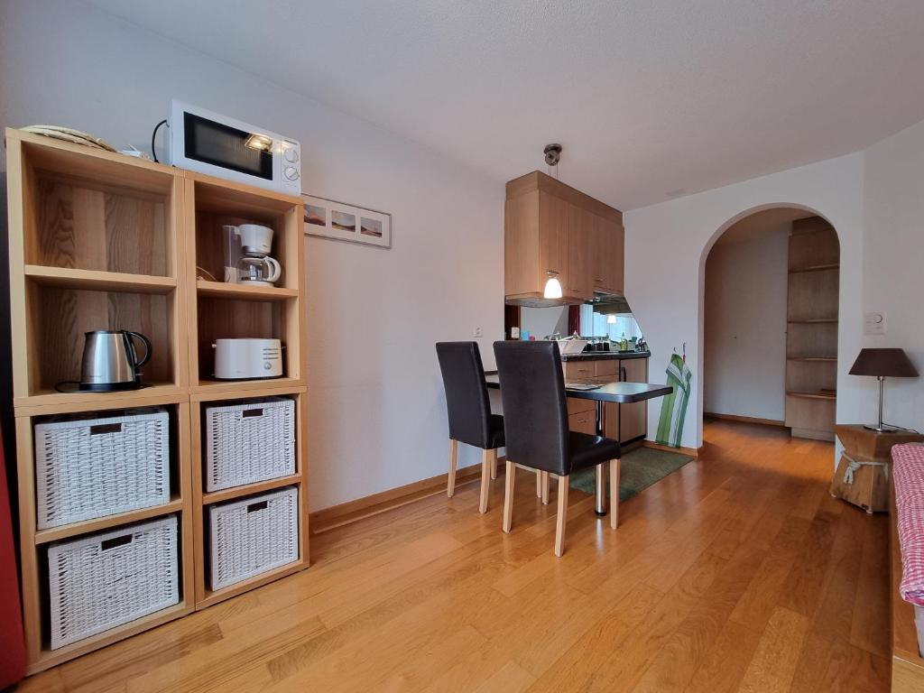 Nhà bếp/bếp nhỏ tại MOM - Alpine Boutique Apartments, Chalet Fagus, Terrace Studio