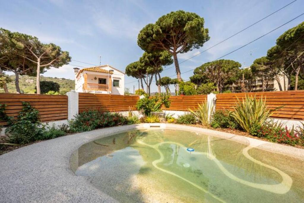 Kép Villa Noray Costa Brava piscina, aire y WiFi 500m de la playa szállásáról Calongéban a galériában