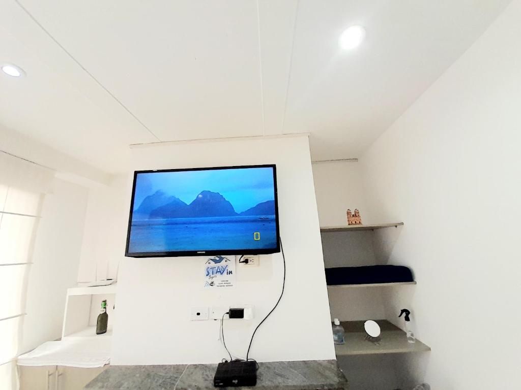 TV a/nebo společenská místnost v ubytování Stay In Bogota