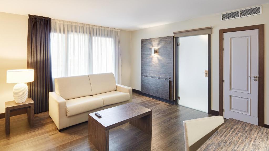 Gran Hotel Luna de Granada - Resim 25