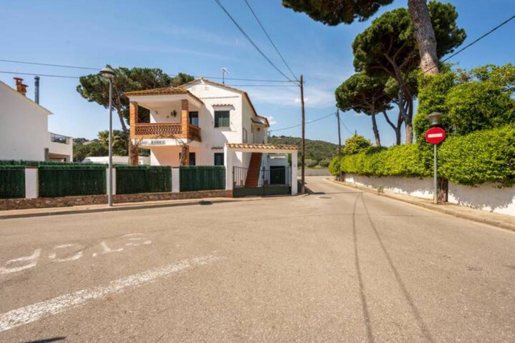 Kép Villa Noray Costa Brava piscina, aire y WiFi 500m de la playa szállásáról Calongéban a galériában