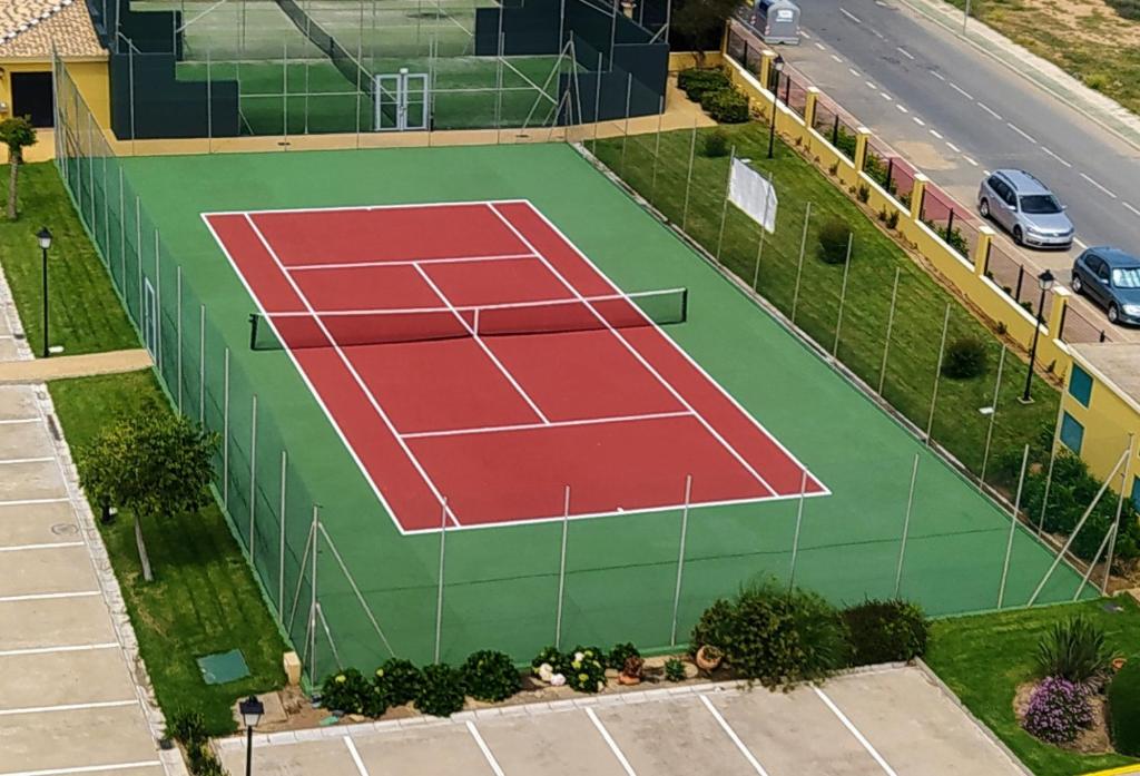 Tennis and/or squash facilities at Sol y mar or nearby