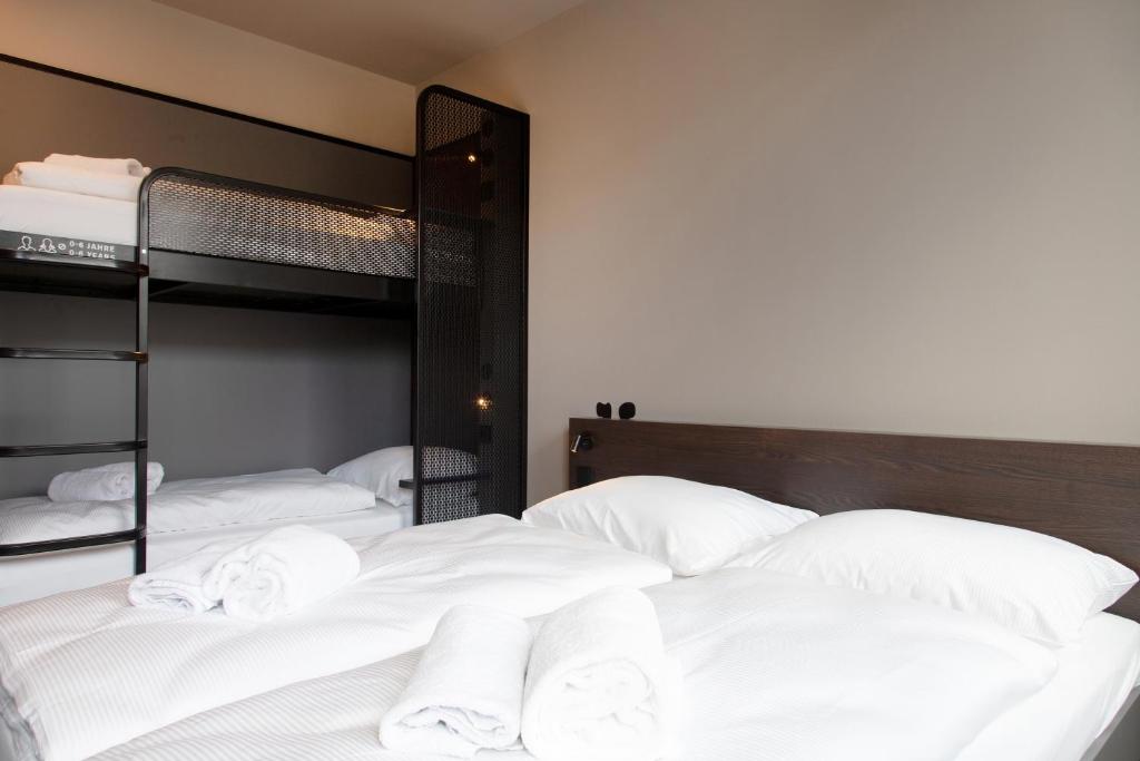 MEININGER Hotel Bremen Hauptbahnhof - Bed In 4-Bed Mixed Dormitory Room