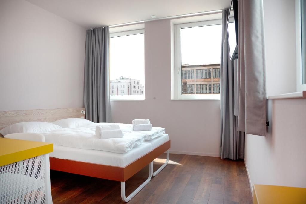 MEININGER Hotel Bremen Hauptbahnhof - Standard Twin Room
